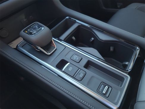 New 2025 Nissan Pathfinder SV image 19