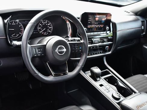 Used 2025 Nissan Pathfinder Rock Creek AWD/4WD image 13