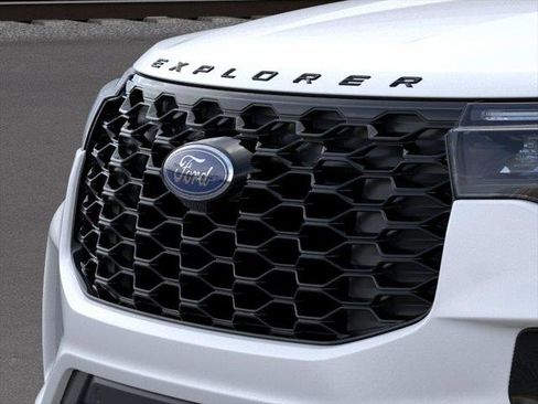 New 2026 Ford Explorer ST-Line w/ ST-Line Street Pack AWD/4WD image 17