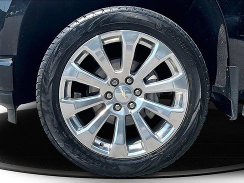 Used 2022 Chevrolet Silverado 1500 High Country w/ Technology Package AWD/4WD image 35