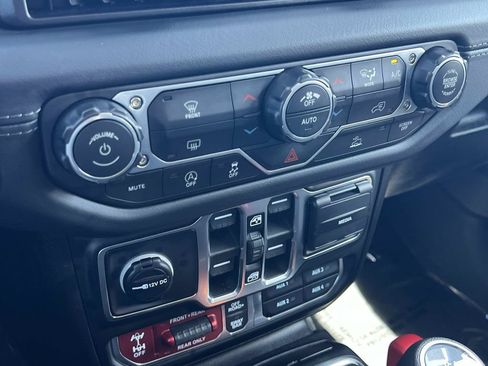 Used 2026 Jeep Wrangler Unlimited Rubicon AWD/4WD image 17