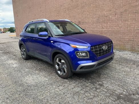 Used 2025 Hyundai Venue SEL FWD image 7