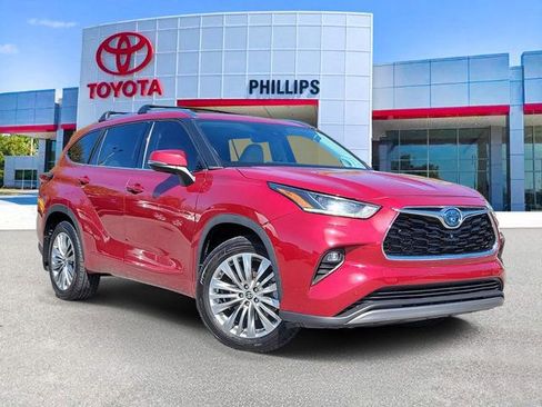 Used 2022 Toyota Highlander Platinum FWD image 1