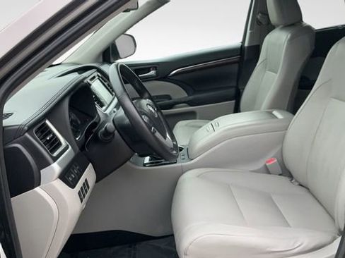 Used 2015 Toyota Highlander Limited Platinum FWD image 14