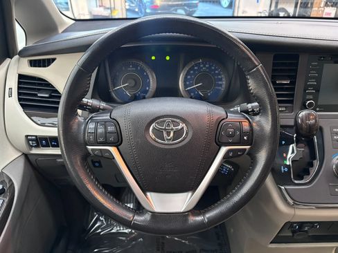 Used 2019 Toyota Sienna XLE w/ XLE Navigation Package AWD/4WD image 13
