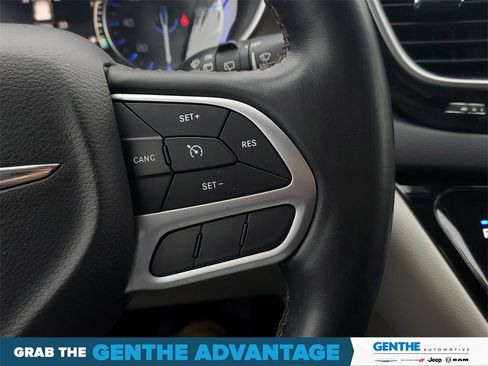 Used 2018 Chrysler Pacifica Touring-L Plus image 16