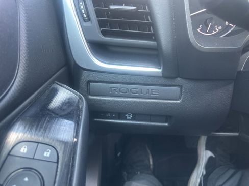 Used 2024 Nissan Rogue S AWD/4WD image 26