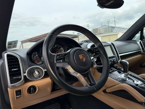 Used 2016 Porsche Cayenne Sport Utility 4D image 12