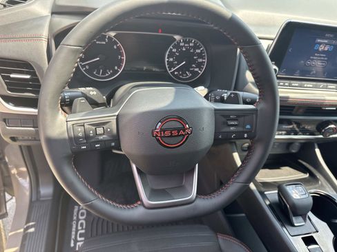 Used 2025 Nissan Rogue SV image 21