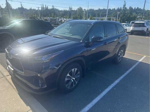 Used 2020 Toyota Highlander XLE AWD/4WD image 5