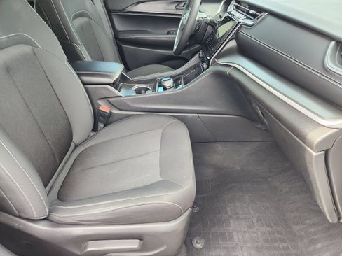 Used 2024 Jeep Grand Cherokee L Laredo w/ Luxury Tech Group I AWD/4WD image 17