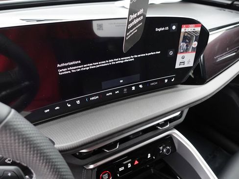 New 2025 Audi SQ5 Prestige image 19