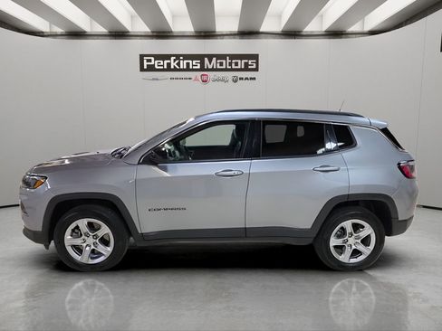 Used 2024 Jeep Compass Latitude image 3