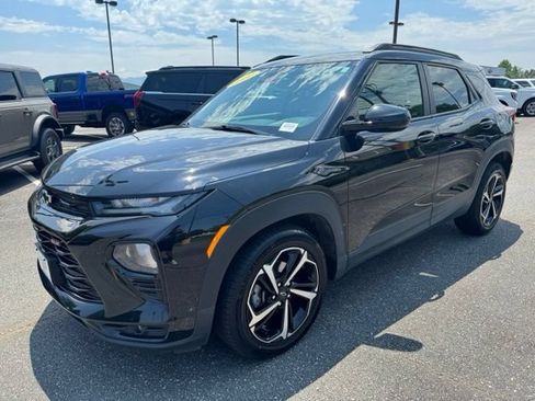 Used 2022 Chevrolet TrailBlazer RS FWD image 3
