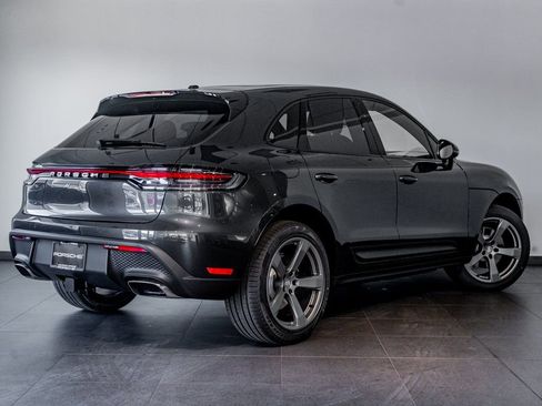 Certified 2025 Porsche Macan image 5