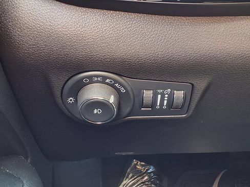 Used 2025 Jeep Compass Trailhawk AWD/4WD image 17