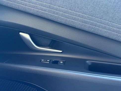 Certified 2025 Hyundai Elantra Limited FWD image 21