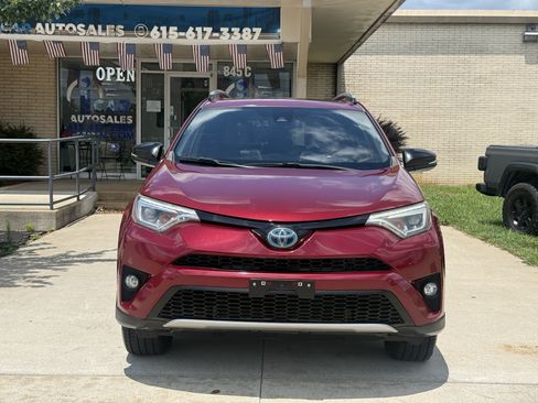 Used 2018 Toyota RAV4 SE AWD/4WD image 2