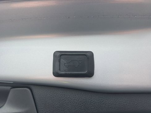 Used 2019 Toyota RAV4 XLE Premium image 13