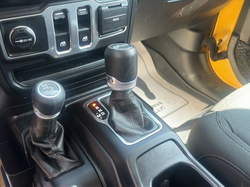 Used 2019 Jeep Wrangler Sport AWD/4WD image 14
