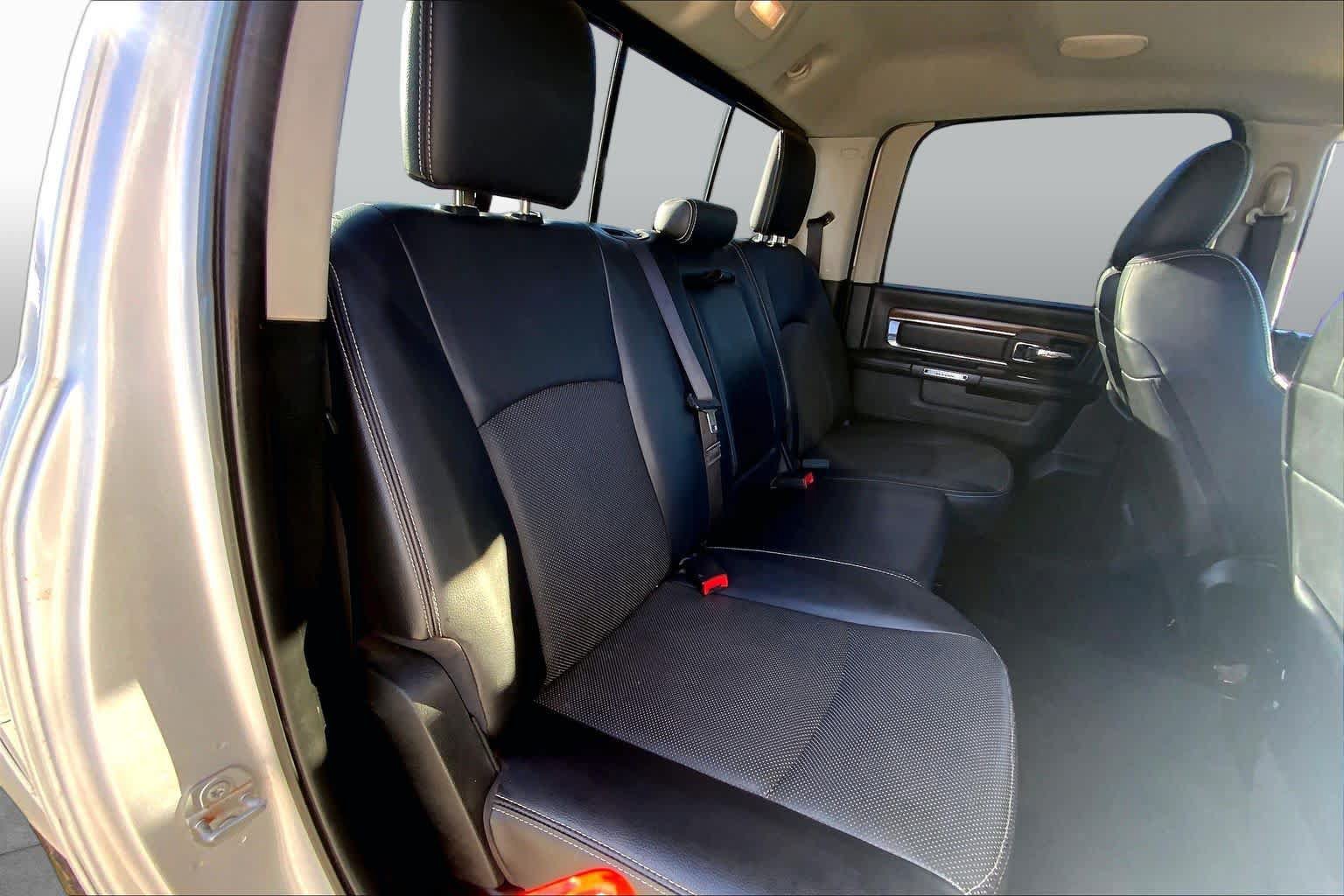 Used 2017 RAM 1500 Laramie w/ Convenience Group AWD/4WD image 18