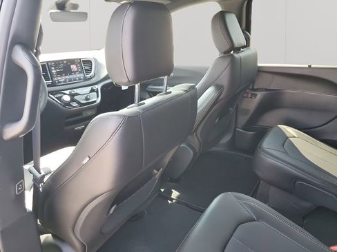 New 2026 Chrysler Voyager LX FWD image 19