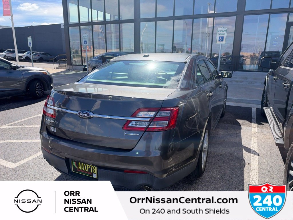Used 2017 Ford Taurus SE FWD image 8