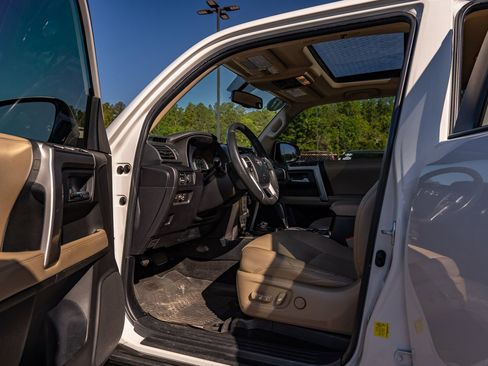Used 2017 Toyota 4Runner SR5 Premium AWD/4WD image 17