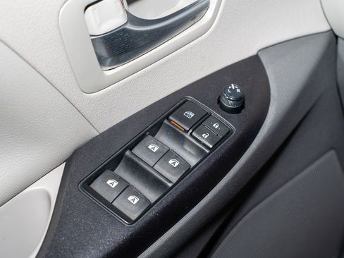 Used 2016 Toyota Sienna LE image 26