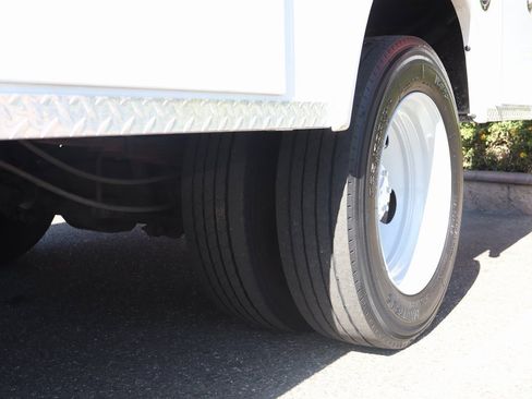 Used 2018 Ford F550 2WD Regular Cab Super Duty image 38