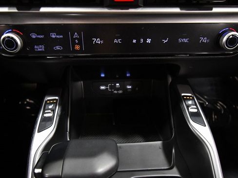 Certified 2025 Kia Sorento S image 25