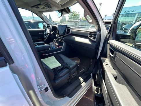 Used 2022 Toyota Tundra Limited AWD/4WD image 8