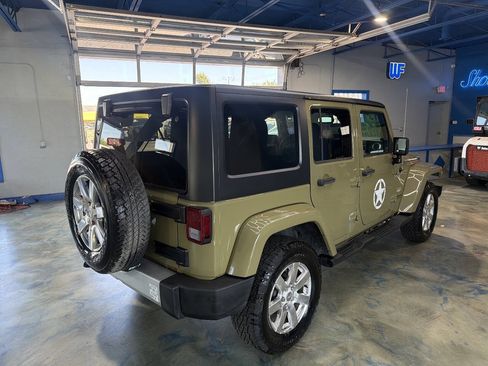 Used 2013 Jeep Wrangler Unlimited Sahara w/ Dual Top Group AWD/4WD image 9