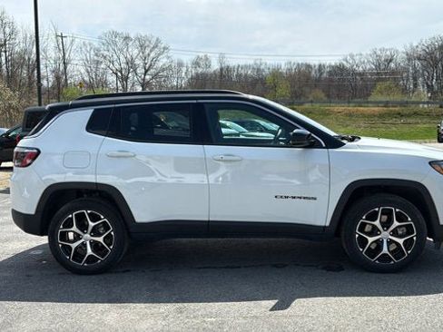 Used 2024 Jeep Compass Limited image 5