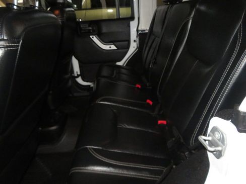 Used 2014 Jeep Wrangler Unlimited Sahara AWD/4WD image 21