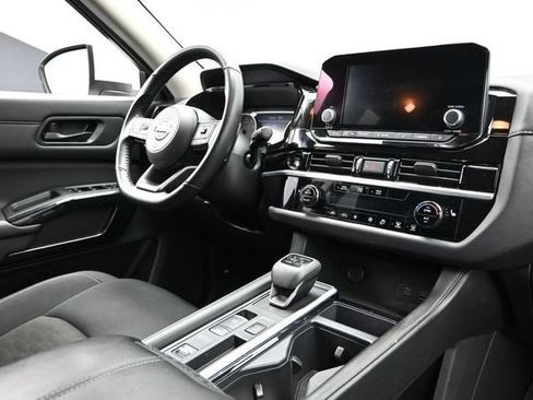 Used 2025 Nissan Pathfinder SV FWD image 15
