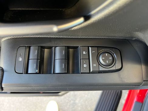 Used 2025 Toyota Tacoma Limited image 12