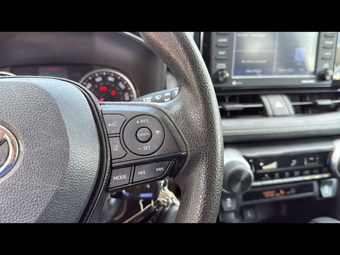 Used 2022 Toyota RAV4 LE image 15