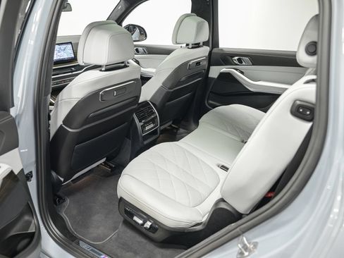 Used 2024 BMW X7 xDrive40i w/ M Sport Package AWD/4WD image 26