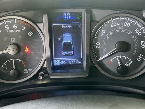 Used 2021 Toyota Tacoma TRD Off-Road AWD/4WD image 12