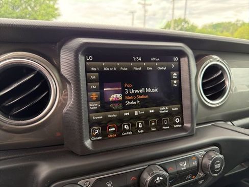 Used 2023 Jeep Gladiator Overland AWD/4WD image 16
