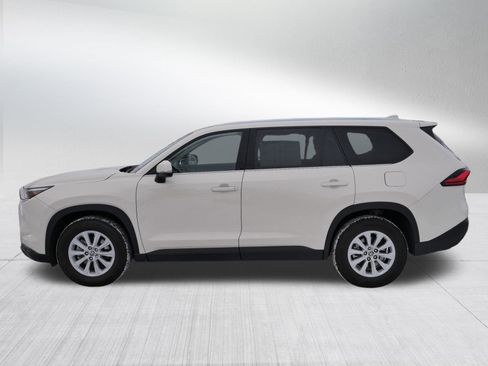 Used 2024 Toyota Grand Highlander XLE image 4