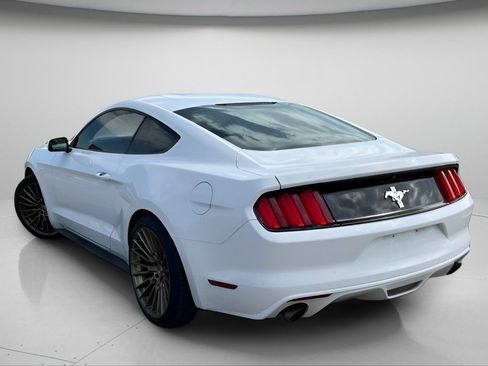 Used 2017 Ford Mustang Coupe RWD image 10