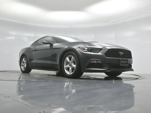 Certified 2017 Ford Mustang Coupe RWD image 43
