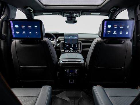 Used 2025 GMC Yukon AT4 w/ AT4 Premium Plus Package image 45