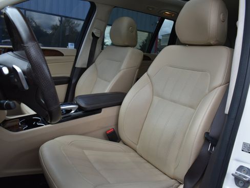 Used 2018 Mercedes-Benz GLS 450 4MATIC w/ Premium Package image 27