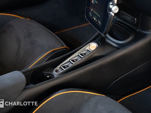 Used 2025 McLaren Artura Spider RWD image 30