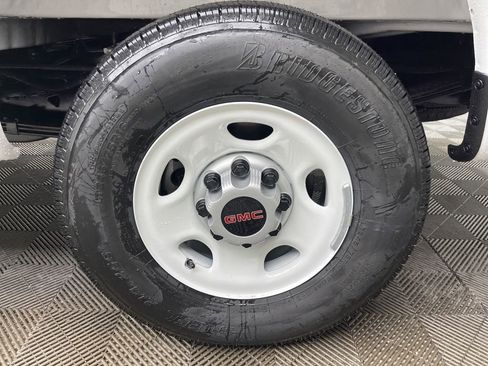 New 2026 GMC Savana 2500 RWD image 4
