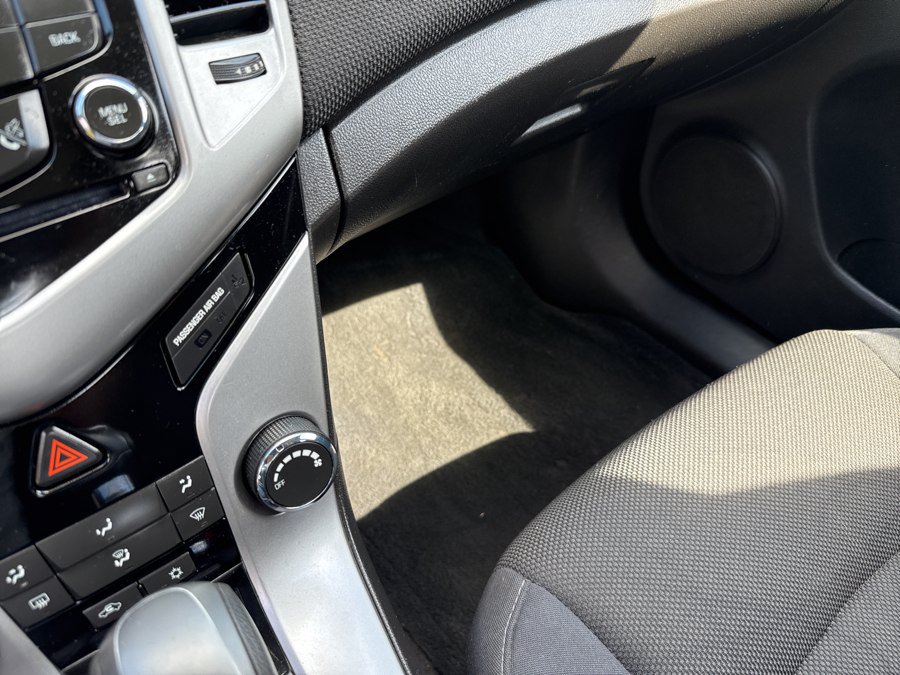 Used 2015 Chevrolet Cruze LT w/ Technology Package FWD image 35