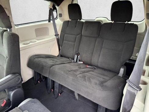 Used 2016 Dodge Grand Caravan SE FWD image 10